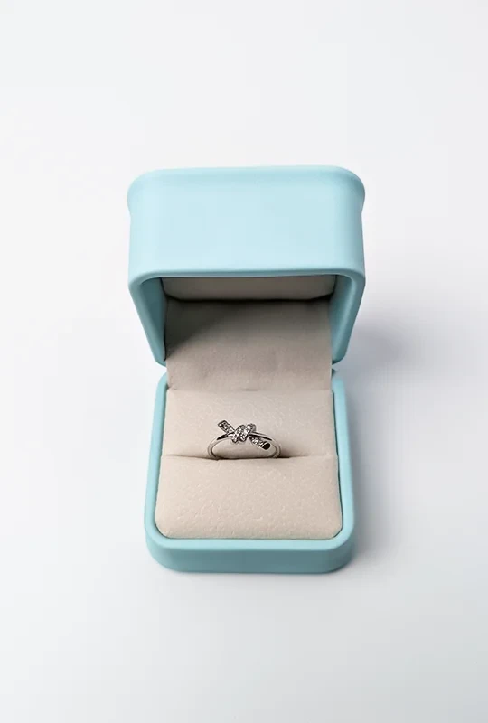 Twist Spark Finger Ring