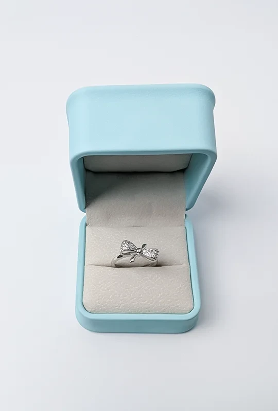 Bow Glow Detail Ring