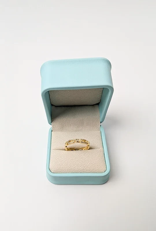 Signature Clasp Finger Ring